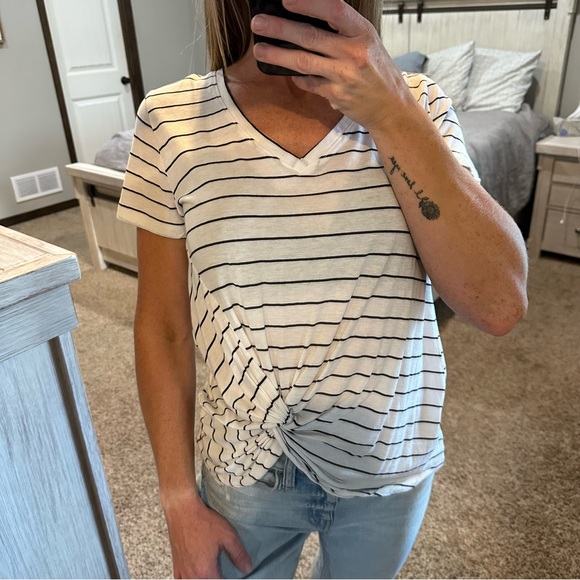 Altar’d State White and Black Striped V-Neck Knotted Front Top Women’s Size XS - Picture 2 of 7